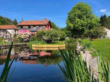 Gîte pour 7 personnes, avec vue sur le lac et terrasse ainsi que jardin et vue à Grandrupt