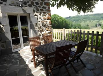 Location De Vacances pour 5 Personnes dans Saint-Saturnin (Cantal), Parc naturel régional des Volcans d'Auvergne, Photo 1