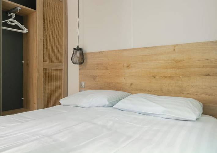 Caravane pour 4 personnes, avec terrasse ainsi que sauna et balcon/terrasse à Nant - 4