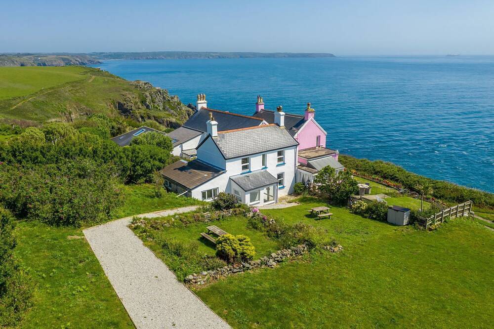 Cliffside Cornish Cottage - uitzicht op zee, op kustpad, de hagedis in Kynance Cove, Cornwall