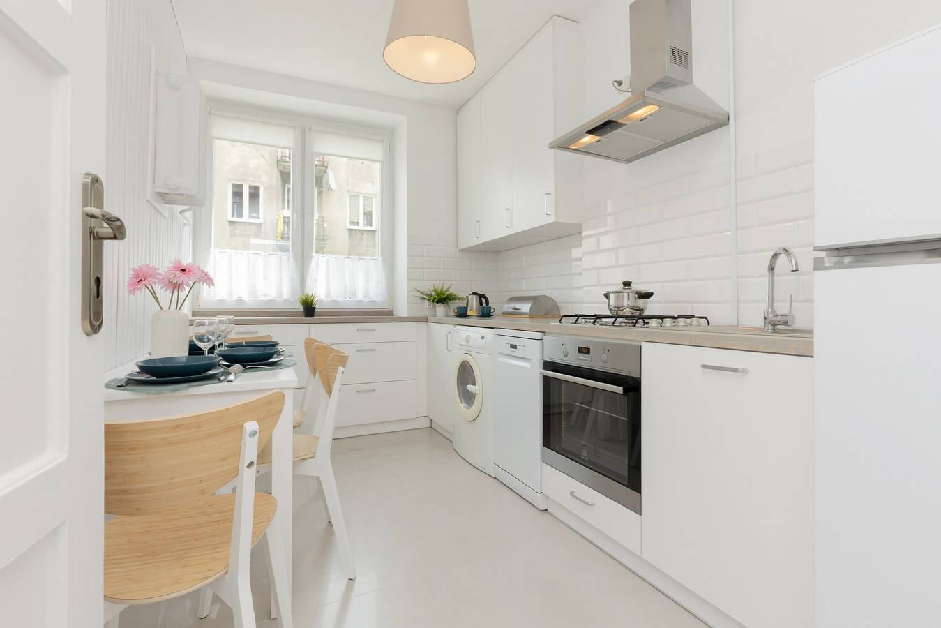 Cały apartament, Bright Apartment for 4 People | Near the Park & Underground Station in Mokotów, Warszawa