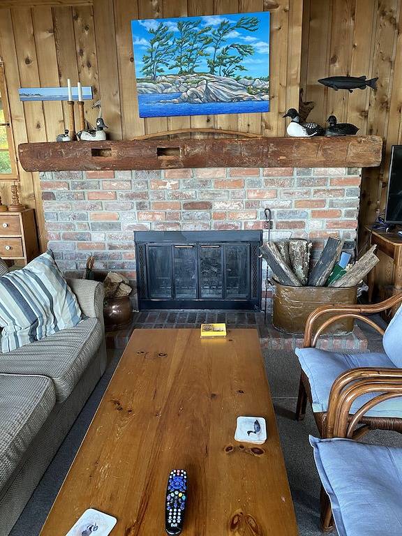 Westwind Georgian Bay Muskoka Cottage Retreat Private Access (Sleeps Max 8) in Muskoka