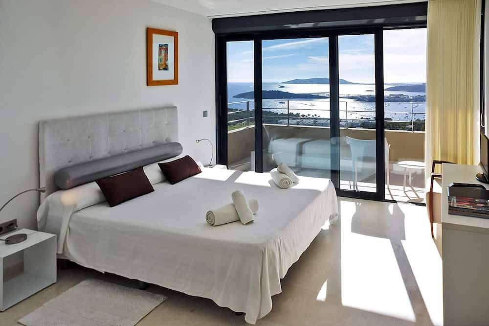 Gorgeous Ibiza Villa | Casa Piro | 4 Bedrooms | Panoramic Views of Ibiza Town in Cap Martinet, Santa Eulària des Riu
