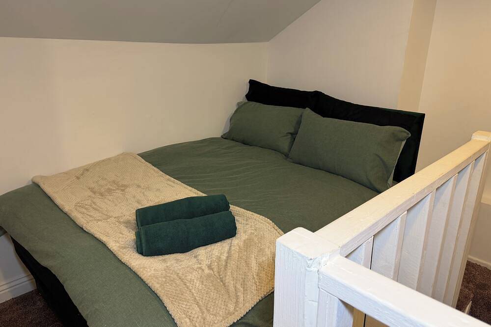 2Bed Wakefield City Centre House |All Ensuite | Ideal for Family & Contractors in Wakefield, Westliches Yorkshire
