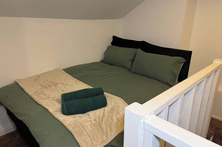 2Bed Wakefield City Centre House |All EnSuite | Ideal for Family & Contractors in Wakefield, Westliches Yorkshire