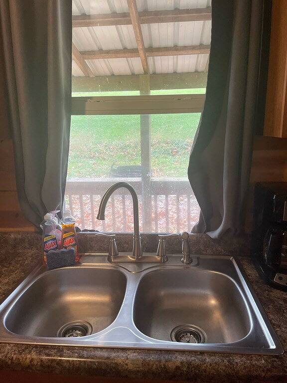 Minuten zu den Höhlen; 5 + Acres, Wi-fi, Whirlpool, Grill, Feuerstelle, Haustiere erlaubt! in Hocking Hills