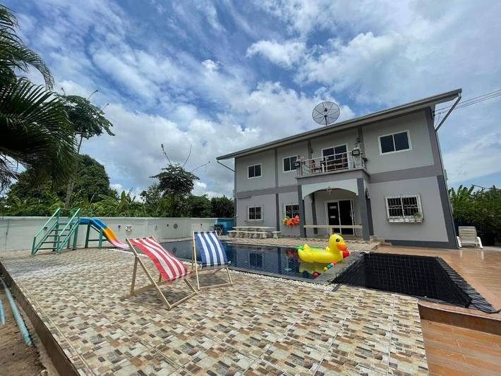 Chalet para 12 personas, con vistas además de balcón y piscina - 1