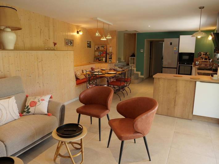 Location de vacances pour 6 personnes, avec balcon ainsi que vue et piscine, adapté aux familles à Saint-Étienne-de-Fontbellon - 4