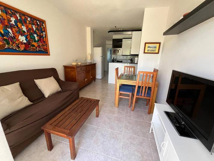 Location de vacances pour 6 personnes, avec piscine ainsi que jardin et balcon dans Les Tres Cales - 4