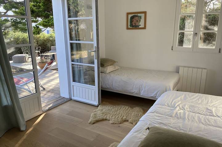 House with Ocean View - Plage Vieilles - 4 Bedrooms - Sleeps 8 in L'Île-d'Yeu, Vandea