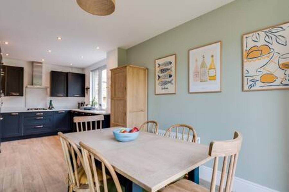 Family-Friendly Getaway - Garden, Parking Sleeps 8 in Oxford, Oxfordshire