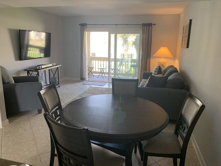 Vacation rental for 6 people, with yard and balcony in Crescent Beach