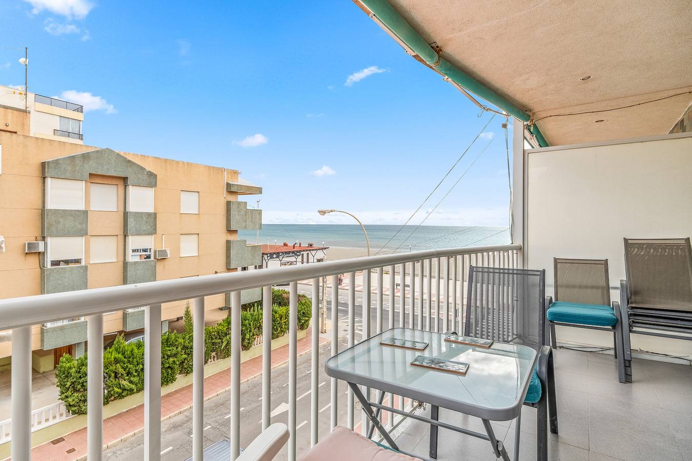 Apartamento entero, Apartamento 'Sunflower Venecia' con vistas al mar, Wi-Fi y aire acondicionado in Santa Pola, Costa Blanca