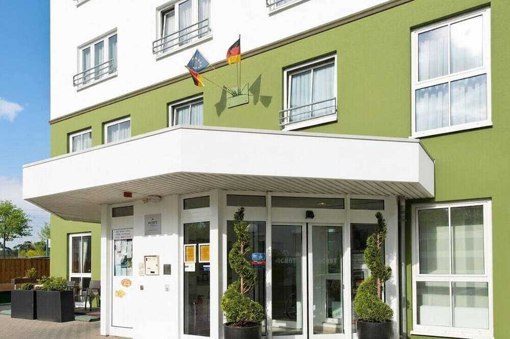 Contemporary Business Double Room with Modern Comfort in Griesheim (Hesse), Arrondissement de Darmstadt-Dieburg