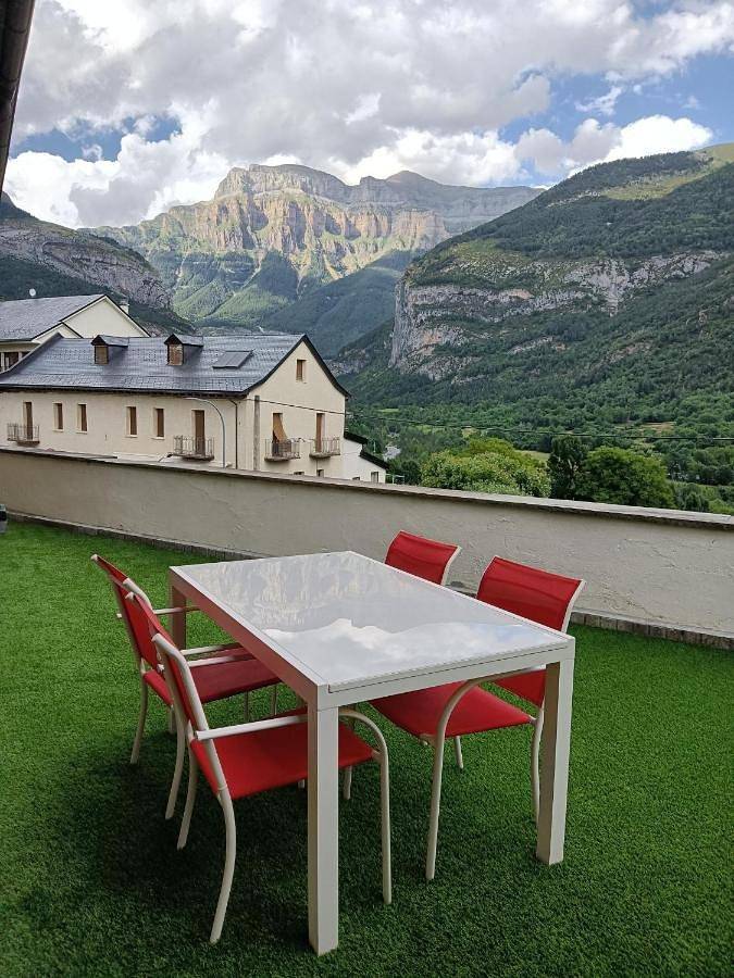 Apartamento para 4 personas, con Balcón además de Terraza y Vistas en Torla-Ordesa
