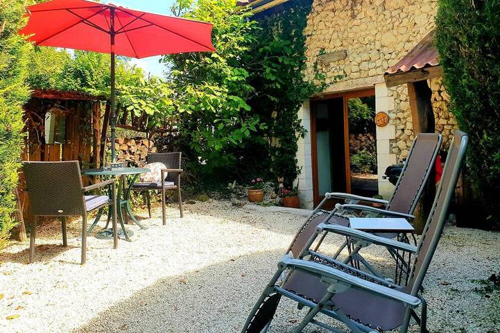 Gîte pour 2 personnes, avec jardin et terrasse à Saint-Paul-Lizonne