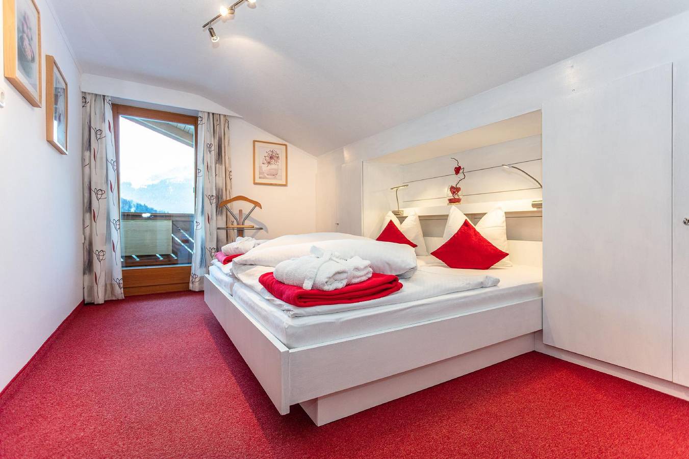 Ganze Ferienwohnung, Ferienwohnung für bis zu vier Personen mit Balkon in Walchsee, Kaiserwinkl
