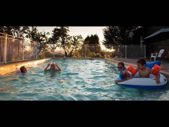 Location de vacances pour 5 personnes, avec terrasse et piscine ainsi que jardin et vue à Hautefage - 2