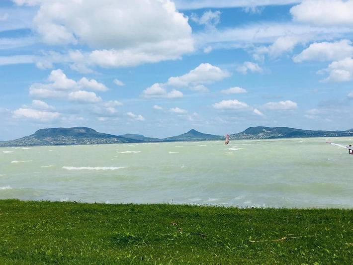 Ferienwohnung für 12 Personen, mit Seeblick und Ausblick sowie Garten in Fonjod