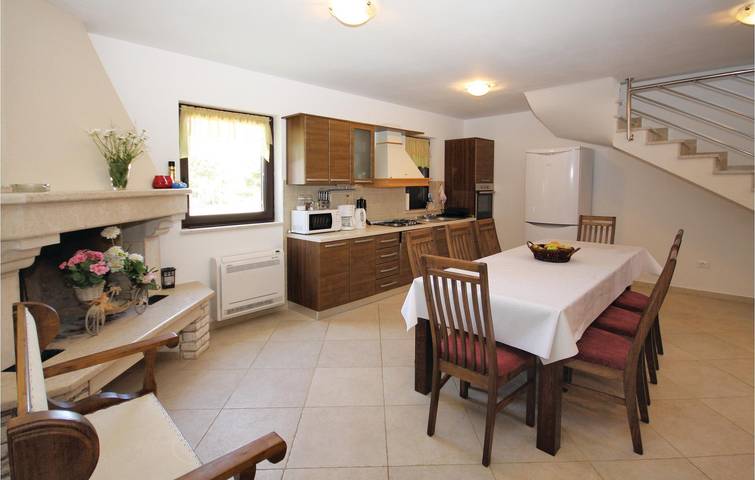 Moderno apartamento de 2 dormitorios con terraza y piscina, a 100 m del centro de Rebici in Barban, Costa sur de Istria