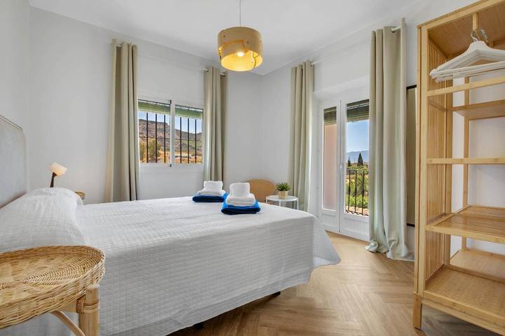 Casa rural para 14 personas, con piscina además de jardín y balcón en Pizarra - 2