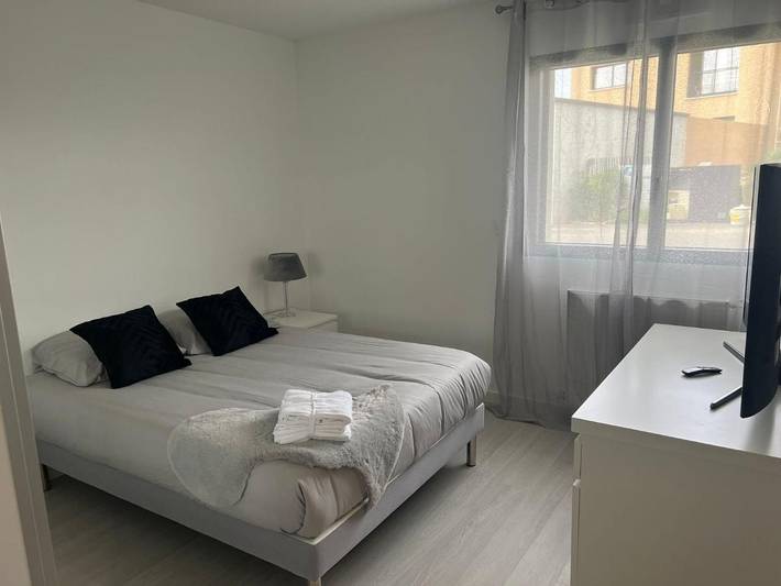 Ferienwohnung für 2 Personen, mit Balkon und Terrasse sowie Garten und Ausblick in Brest