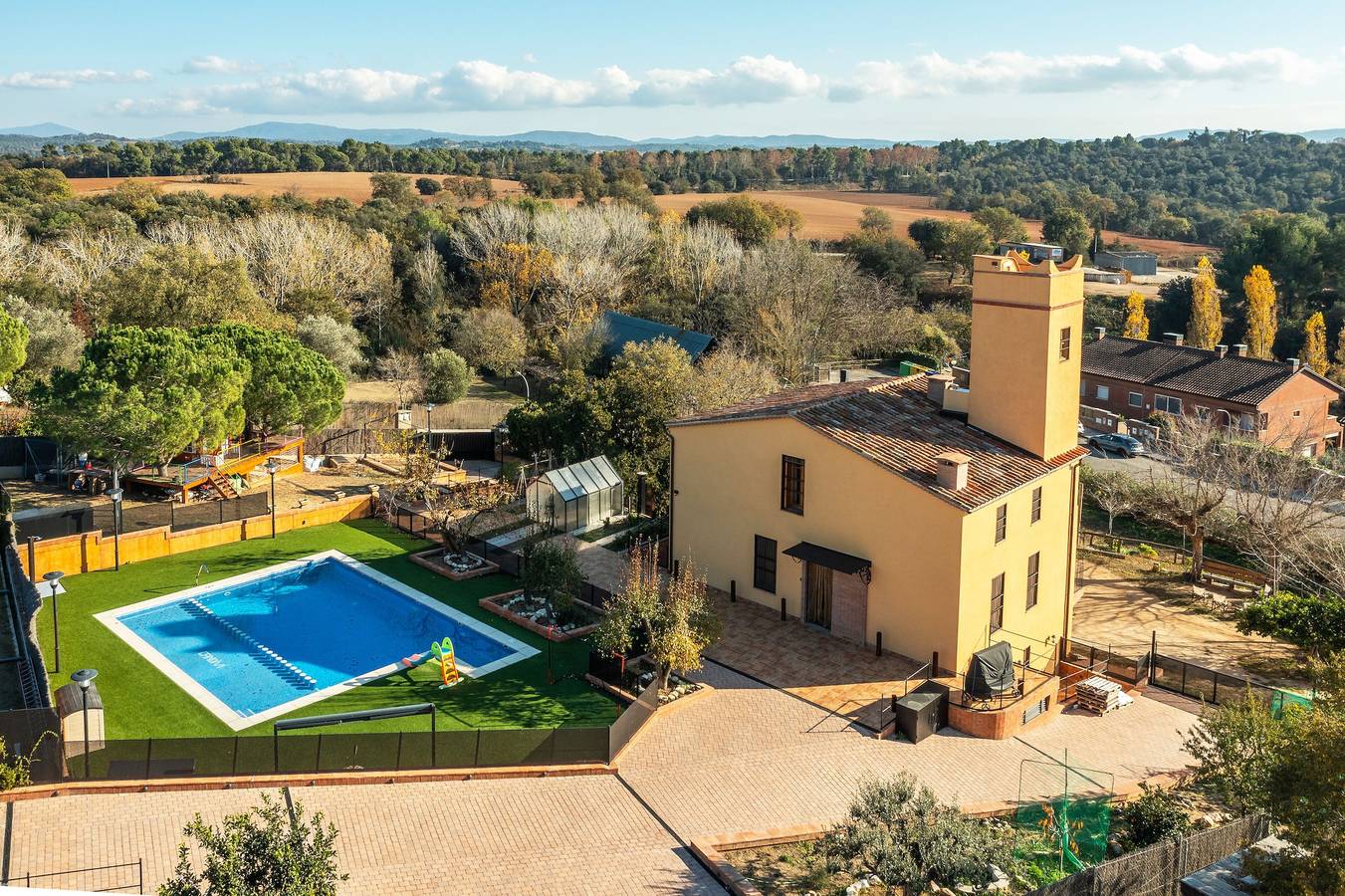 Vakantiehuis 'Masia Can Divi' met uitzicht op de bergen, Wi-Fi en airconditioning in L'Ametlla del Vallès, Barcelona binnenland