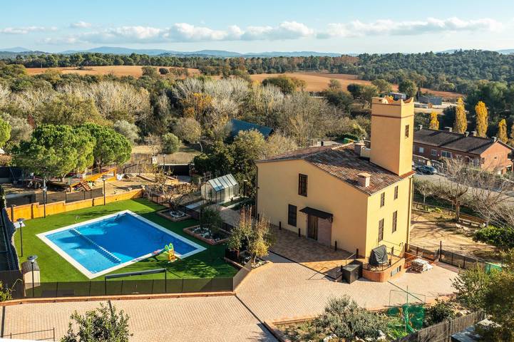 Casa de vacaciones para 12 personas, con piscina para niños y jardín en España