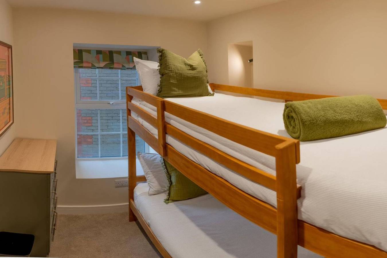 Entire apartment, Modern 3Br Flat in Central Plymouth Free Parking Sleeps 6 in Plymouth, South West England