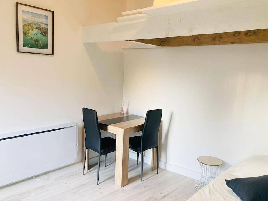 Appartement entier, Maisonnette T1 au calme à 1min à pied de la gare Sncf in Miramas, Côte méditerranéenne (France)