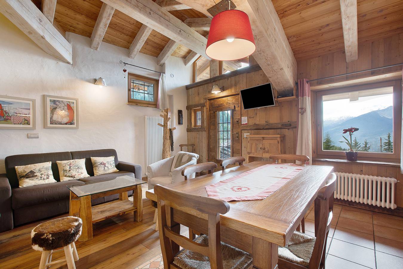 Ganze Wohnung, Ferienwohnung 'La Ponteille' mit gemeinsamer Terrasse, gemeinsamem Garten und Wlan in Peroulaz, Comune di Charvensod