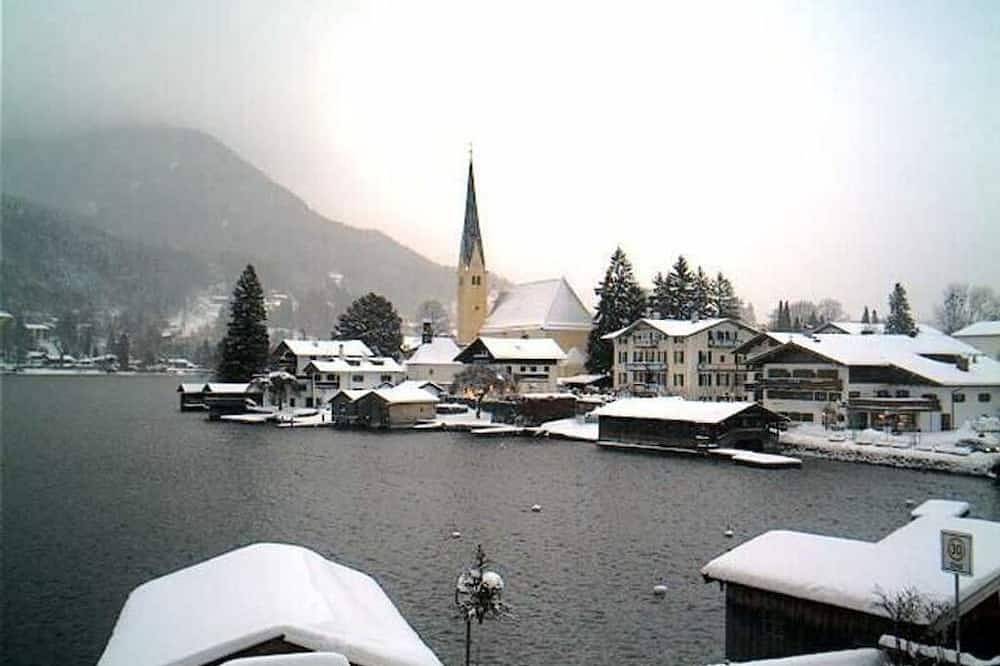 Entire apartment, Haus Adrian - In the Alpenland - Ferienwohnung Im Alpenland in Bad Wiessee, Bavarian Alps