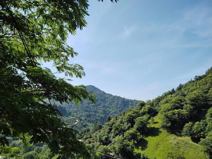 Cottage pour 2 personnes, avec jardin et vue, animaux acceptés à Genestelle