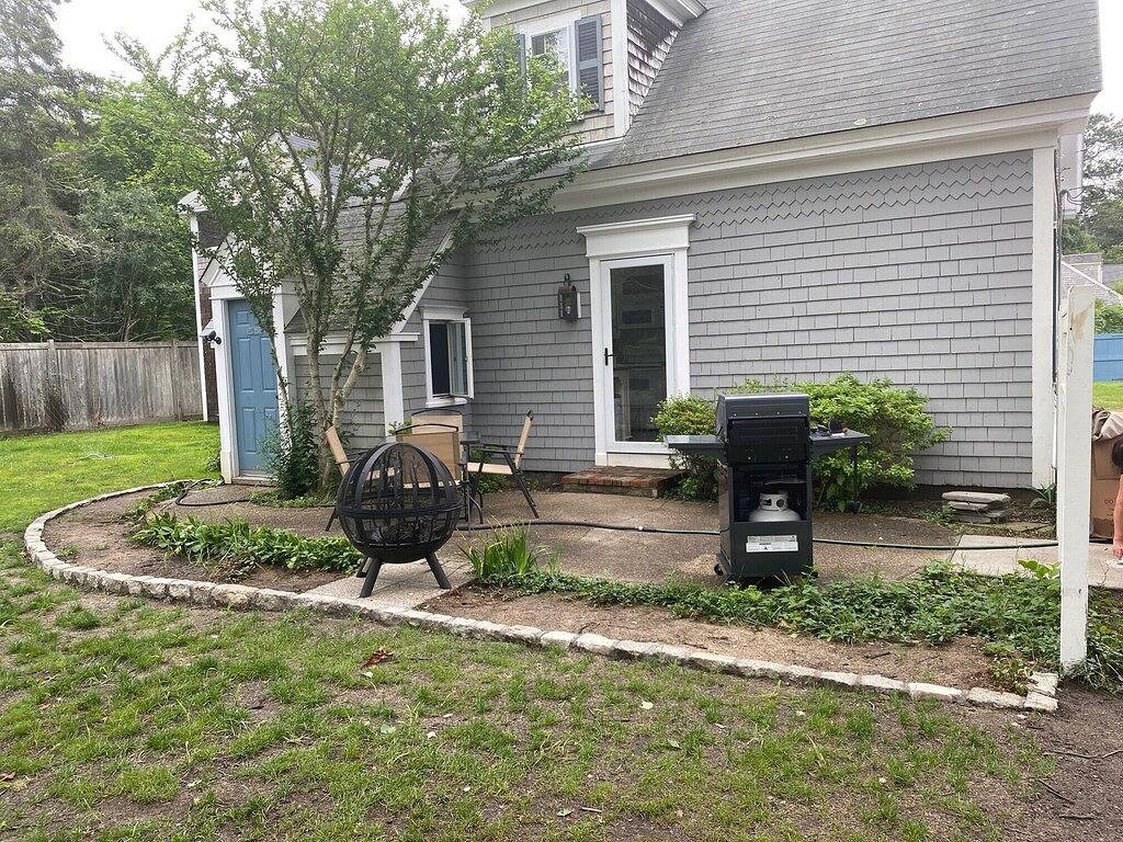 West Harwich- Cozy Cape House walking distance to Dennis Port & Bell's Neck path in West Harwich, Harwich