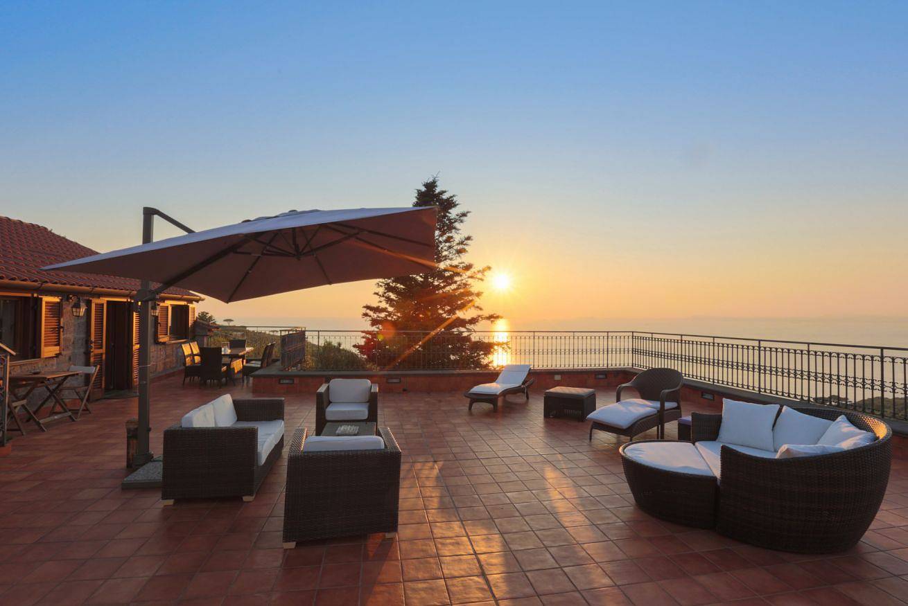 Entire apartment, Romantic Rooftop Apartment with Pool&Terrace in Sorrento, Sorrentine Peninsula