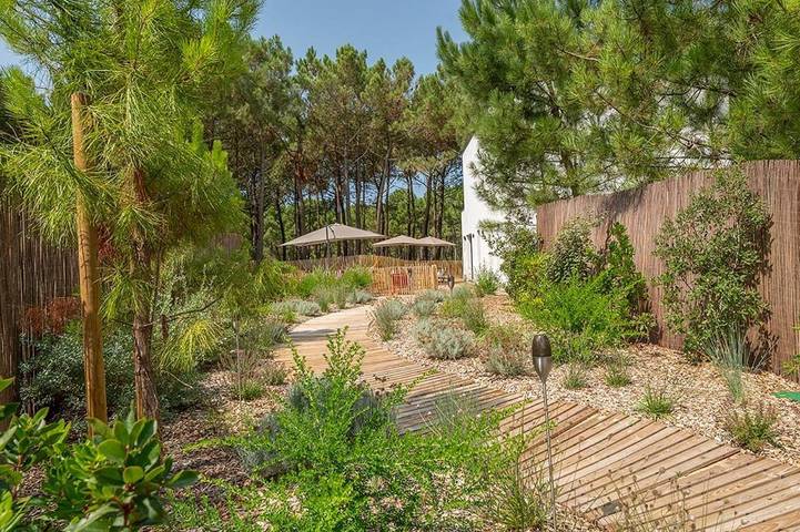 Villa pour 9 personnes, avec Balcon et Terrasse ainsi que Jardin et Piscine
