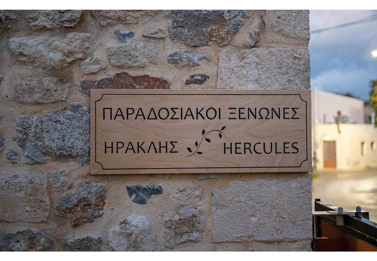 Guest House 'Hercules Guesthouse Eleftheria' con vista sulle montagne, Wi-Fi e aria condizionata in Regione di Iraklio - Heraklion