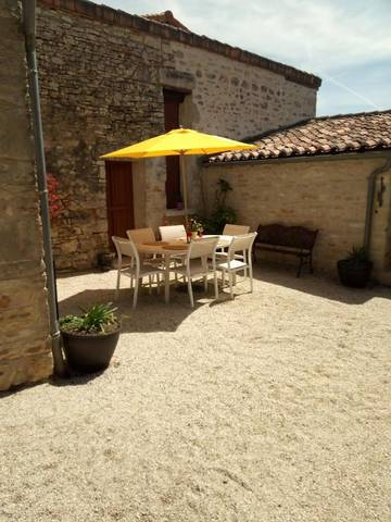 Cottage pour 2 personnes, avec terrasse et jardin à La Rochette (Charente)