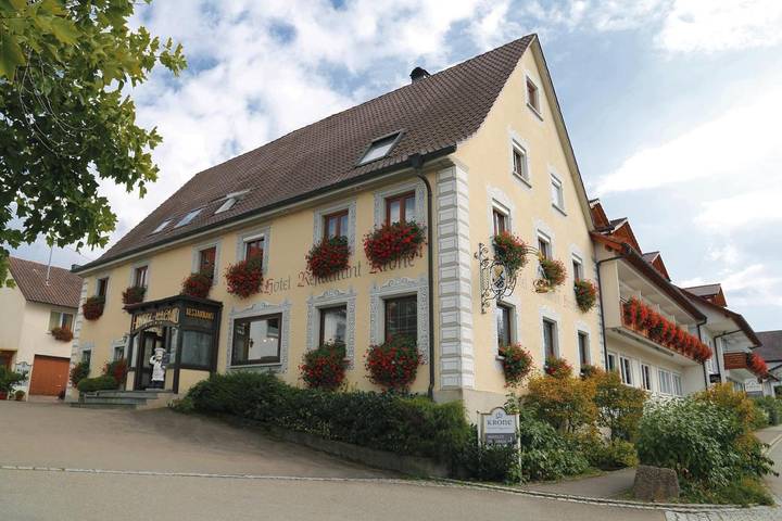 Hotel für 4 Personen, mit Terrasse und Garten sowie Pool und Sauna in Deggenhausertal