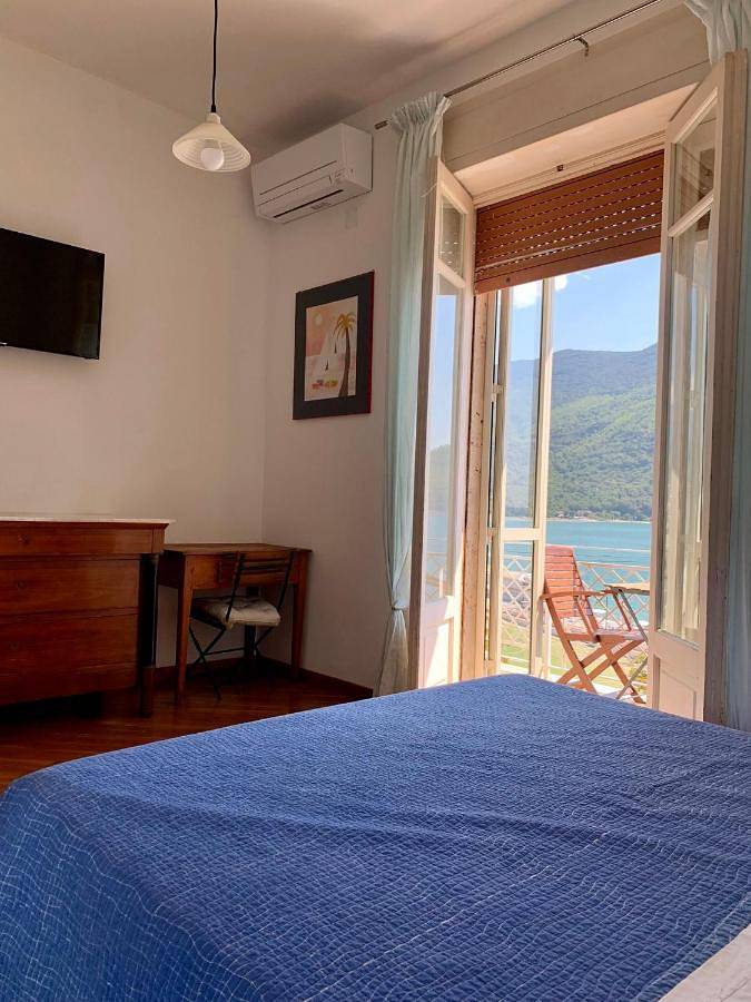 King Room with Sea View in Lido Lazzarella, Sapri