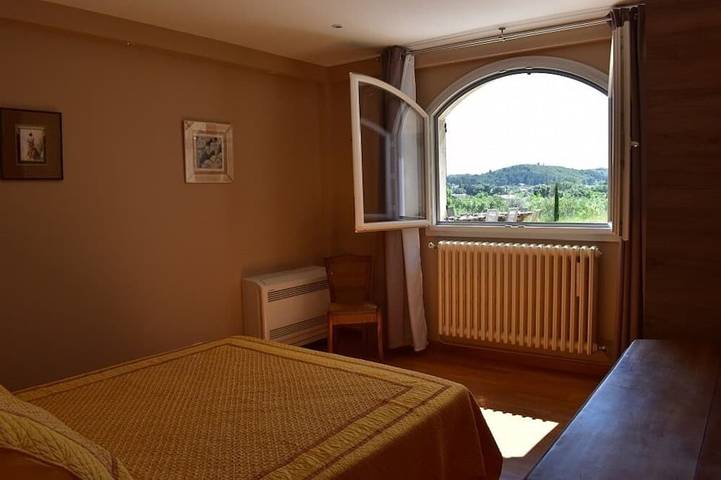 Location de vacances pour 8 personnes, avec terrasse ainsi que piscine et jardin à Grabels - 4