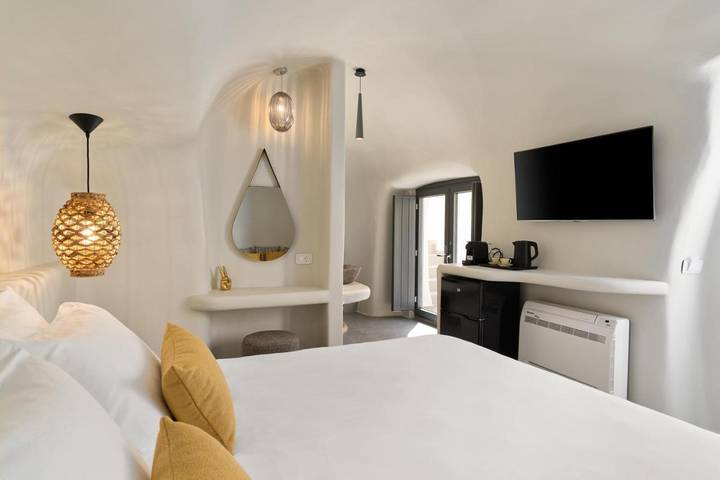 Chambre d’hôte pour 2 personnes, avec piscine ainsi que vue et terrasse, animaux acceptés à Santorin - 4