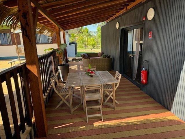 Gîte pour 4 personnes, avec vue ainsi que piscine et terrasse à Montsinéry-Tonnegrande - 2