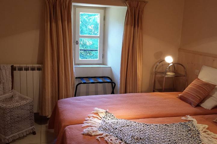 Location de vacances pour 6 personnes, avec terrasse et piscine à Arlebosc - 2