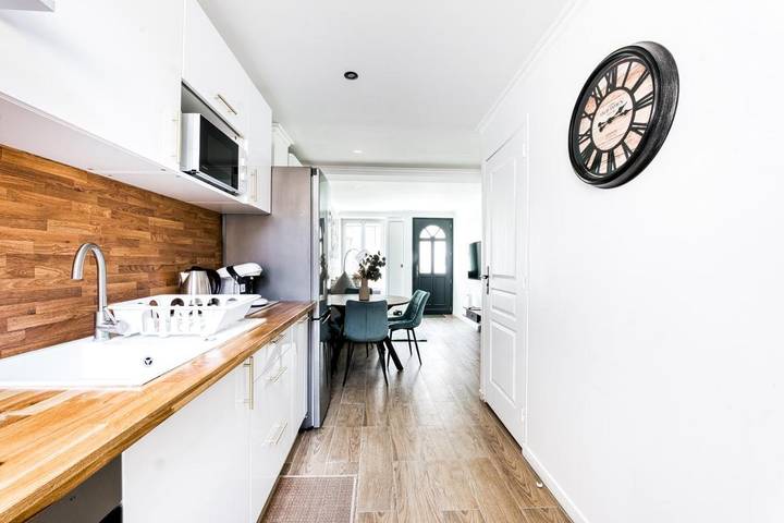 Location de vacances pour 7 personnes, avec terrasse à Villeneuve-le-Comte