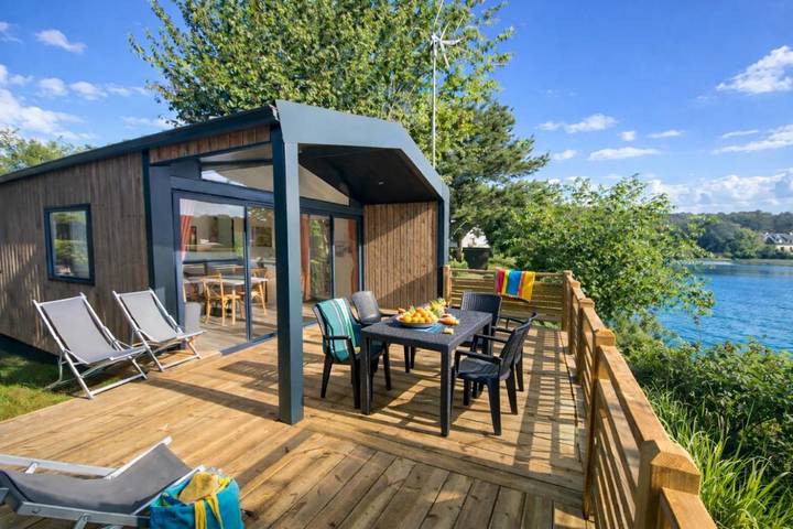 Camping pour 4 personnes, avec vue sur le lac ainsi que vue et jardin, animaux acceptés