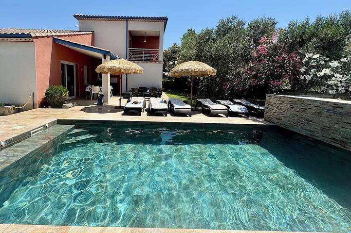 Ferienhaus für 6 Personen, mit Balkon und Whirlpool sowie Garten in Colombiers
