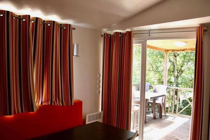Camping pour 4 personnes, avec piscine ainsi que jacuzzi et terrasse à Rocamadour - 2