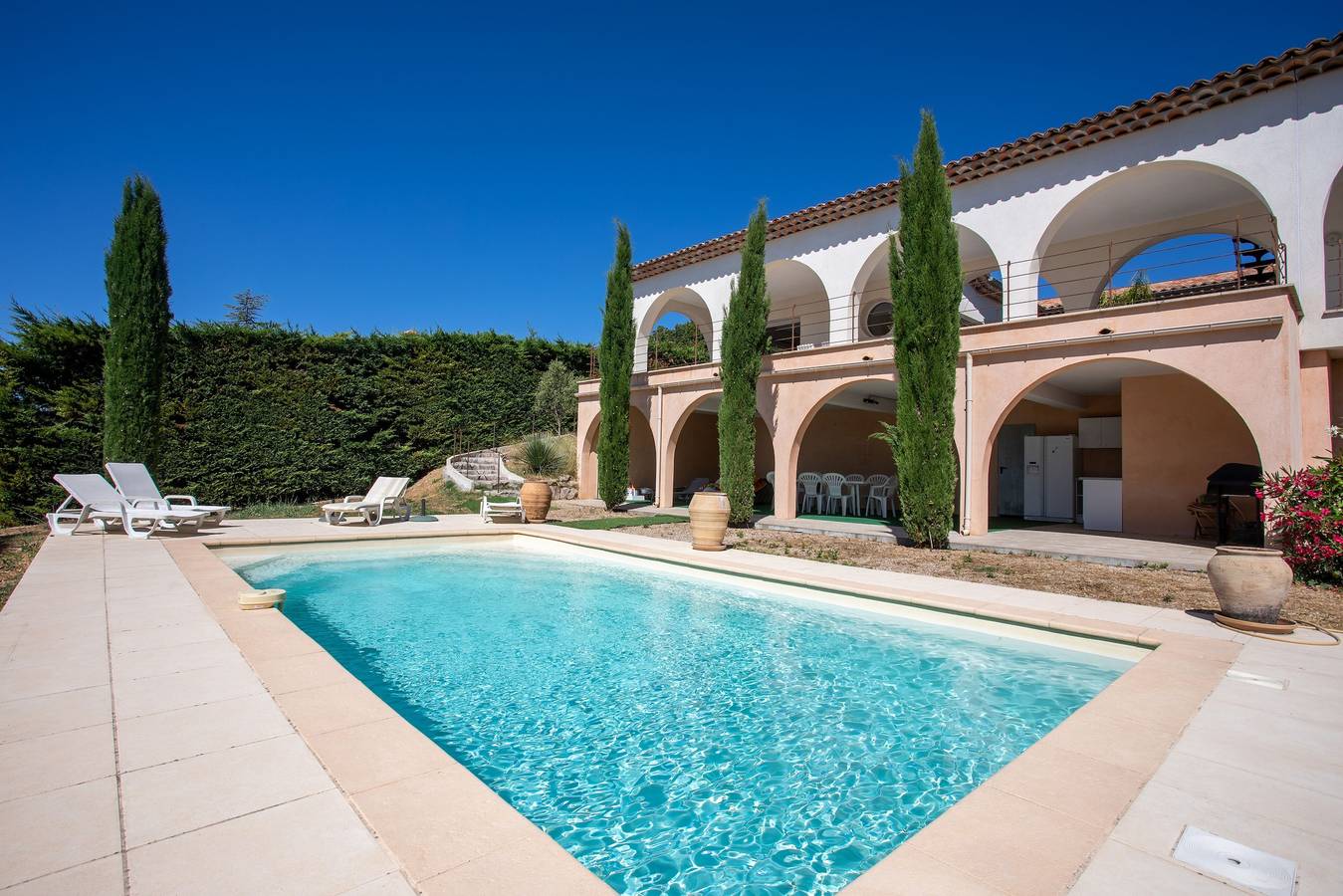 Villa 'Cabri 5 Chambres Piscine' with Sea View, Wi-Fi and Air Conditioning in Cabris, Mediterranean Coast (France)
