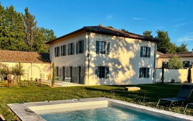 Gîte pour 2 personnes, avec piscine ainsi que jardin et vue à Romanèche-Thorins